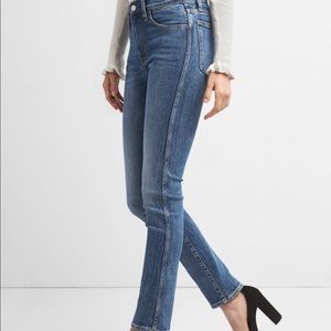 GAP HIGH RISE SLIM STRAIGHT JEAN